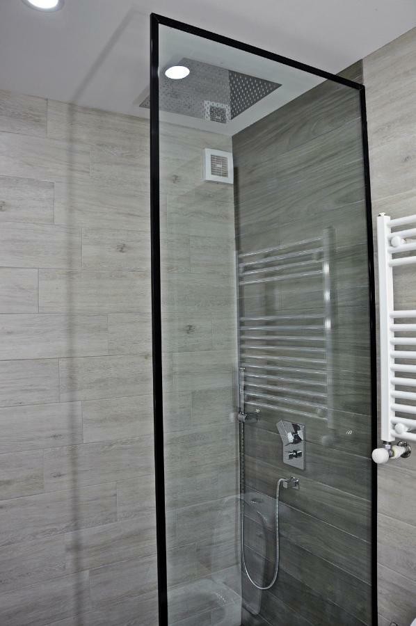 Luxury 4-Bedroom Apartment In The Center Тбілісі Екстер'єр фото