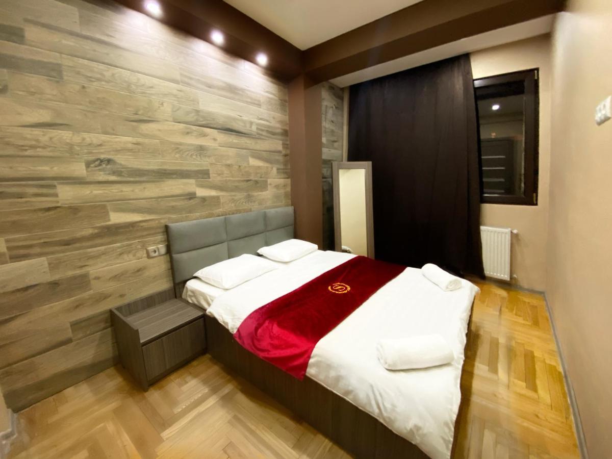 Luxury 4-Bedroom Apartment In The Center Тбілісі Екстер'єр фото